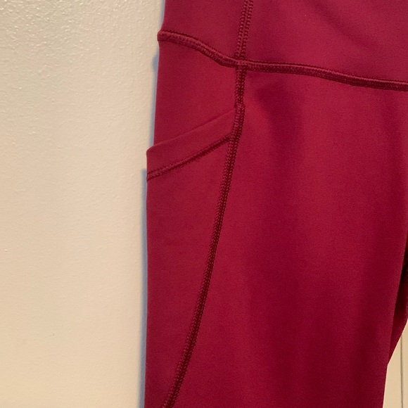 Victoria’s Secret Sport Knockout Lace Side Capris Leggings Size XS - Picture 2 of 10